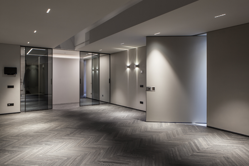 PIVOTING DOORS - Image 3