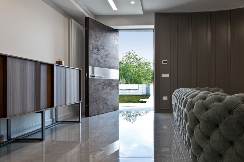 PIVOTING DOORS - Image 2