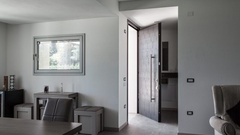EXPOSED HINGES - Image 4