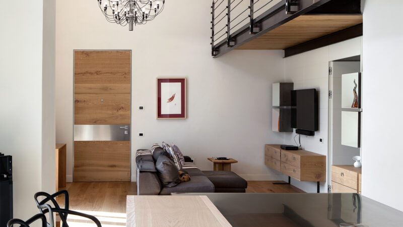 CONCEALED HINGES