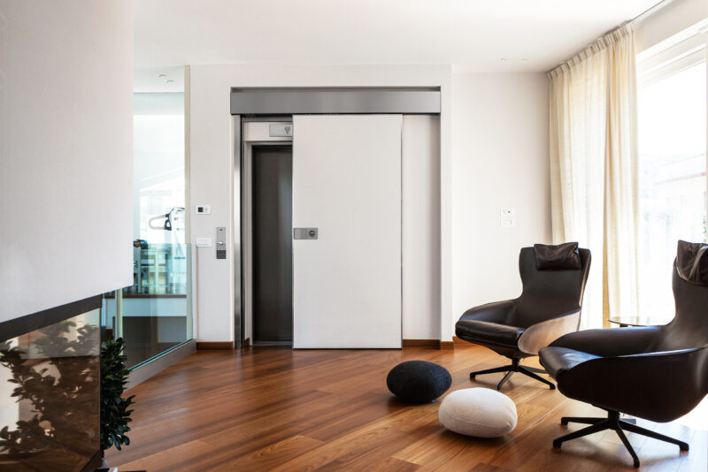 SLIDING DOORS - Image 3